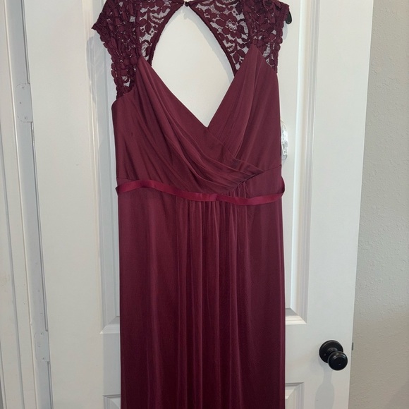 David’s Bridal Long Mesh Dress with Lace Cap Sleeves *New-Never Worn* - Picture 2 of 4